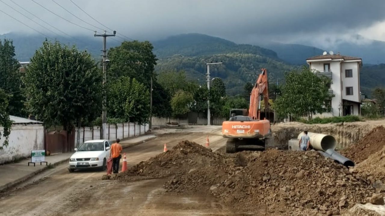 Çilimli’de Yeşiltepe Mahallesi’nde Yağmursuyu Hattı Çalışmaları Sürüyor