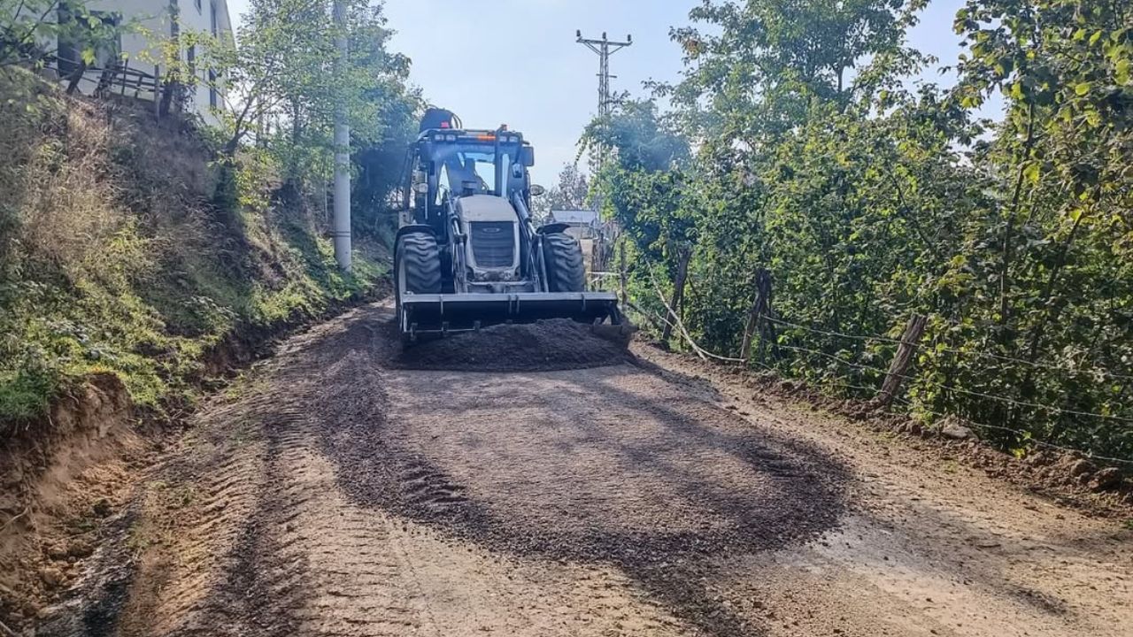 Bakacak Köyü’nde Yol Konforu ve Güvenliği Yükseliyor