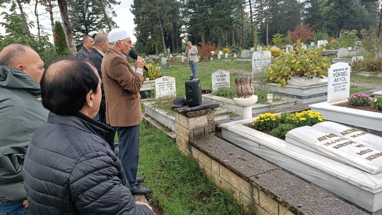Düzce Hayder Avni Akyol’u Mezarı Başında Andı