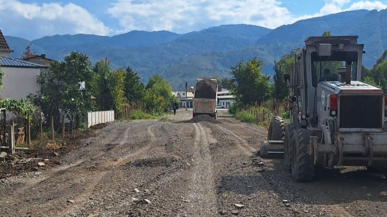 Gölyaka’da Yol Çalışmaları Hız Kesmeden Devam Ediyor