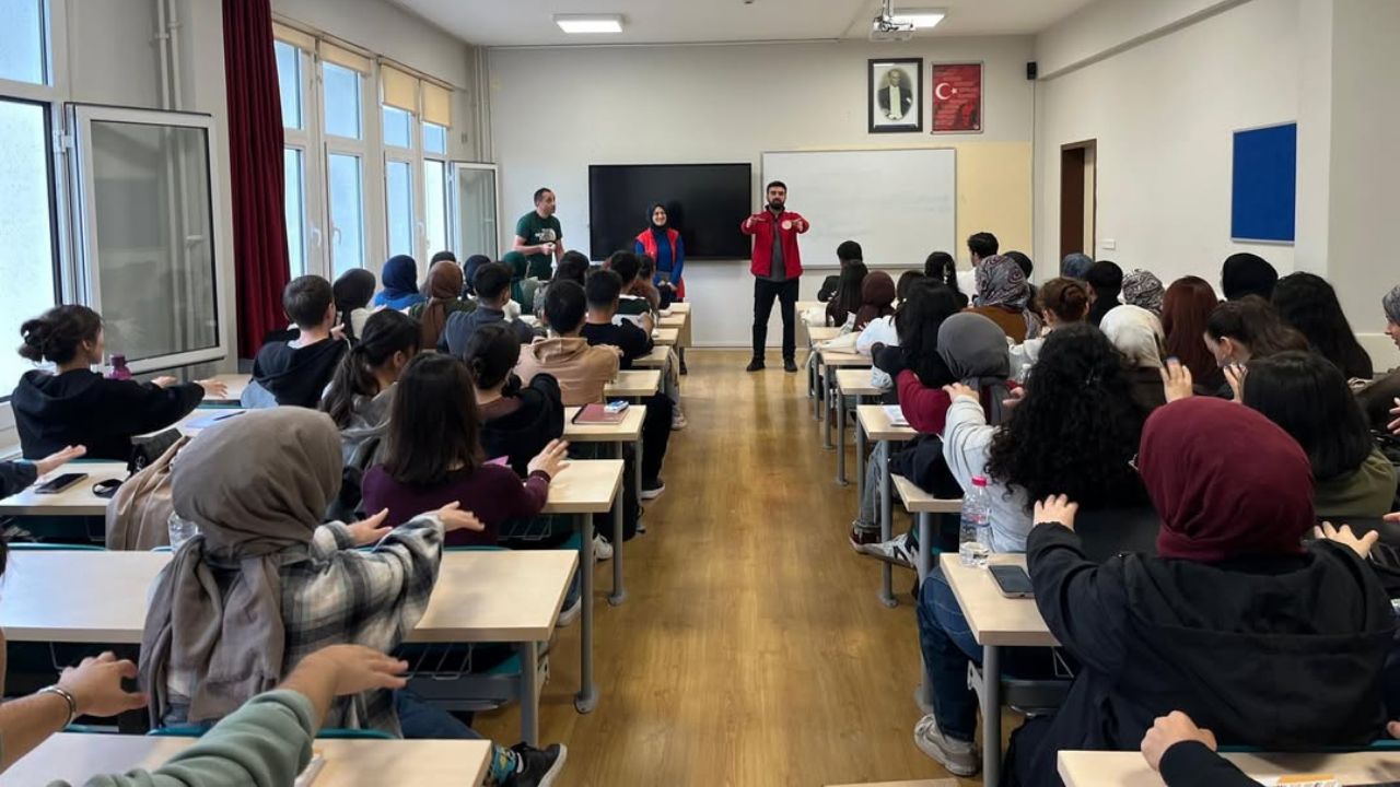 Gençlik Merkezi Tanıtımları Düzce Üniversitesi’nde Sürüyor