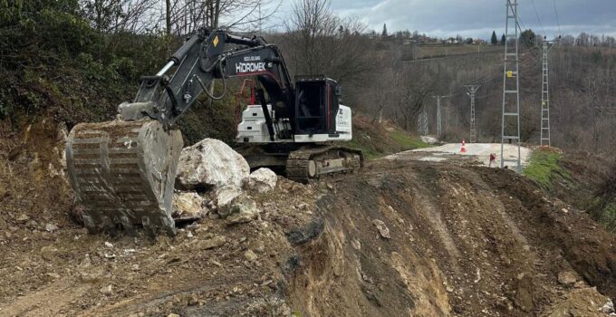 Kaynaşlı Yeniyurt Köyü’nde Heyelan Sonrası Çalışmalar Sürüyor