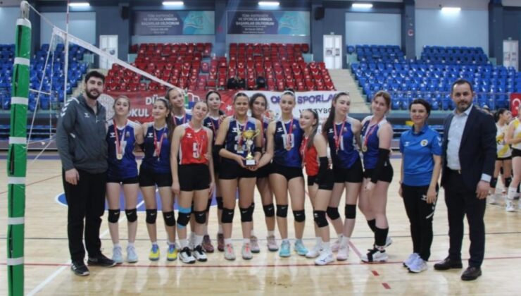 Yıldız Kızlar Filede Ter Döktü: Mahalli Lig Tamamlandı