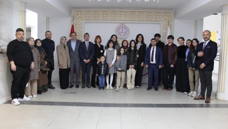 Düzce’de Genç Yetenekler Ödüllendirildi: Tasarım Yarışmasında Dereceye Giren Öğrencilere Tören