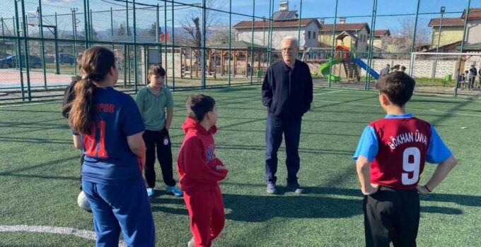 Düzce Gençlik ve Spor İl Müdürü Zekeriya Arslantürk, Spor Yapan Çocuklarla Bir Araya Geldi