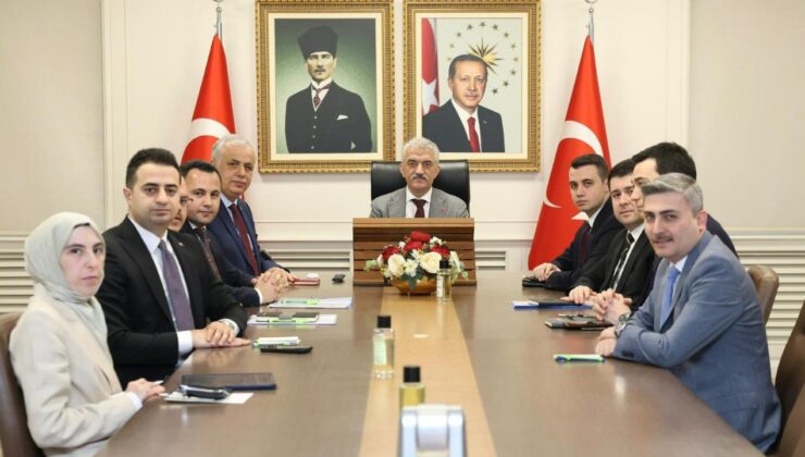 Düzce Valisi Mehmet Makas, İl Özel İdaresi Toplantısında Projeleri Değerlendirdi