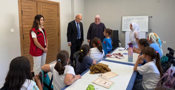 İl Müdürü Arslantürk, Boğaziçi Gençlik Merkezi’nde Gençlerle Buluştu