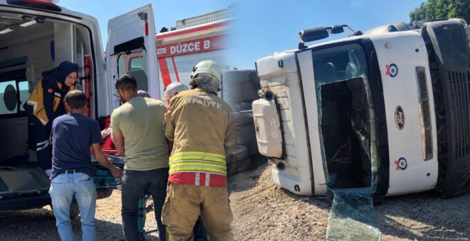 Düzce’de Hafriyat Kamyonu Devrildi: Sürücü Kabinde Sıkıştı